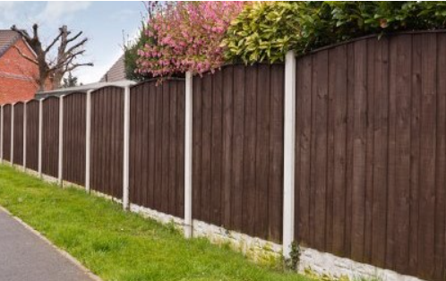 How to Stain a Fence and Protect Surroundings and Plants